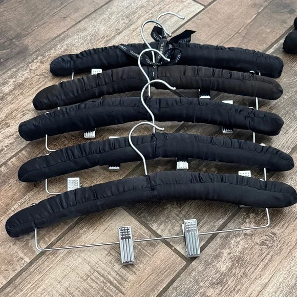 Black padded hangers - Picture 2 of 2